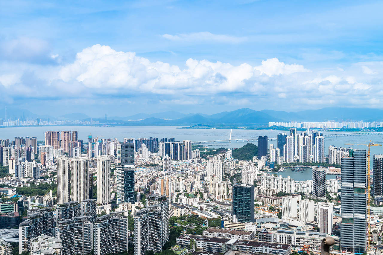 收租业务撑起半边天，华润置地半年净赚100亿，砸322.8亿重仓一二线